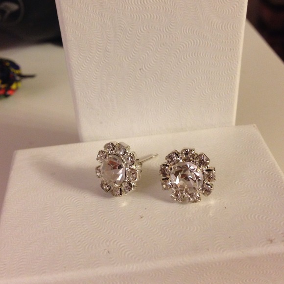 Sparkly flower earrings