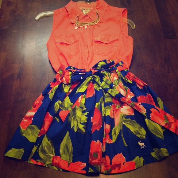 ♦️SOLD♦️Flowered skirt and shirt