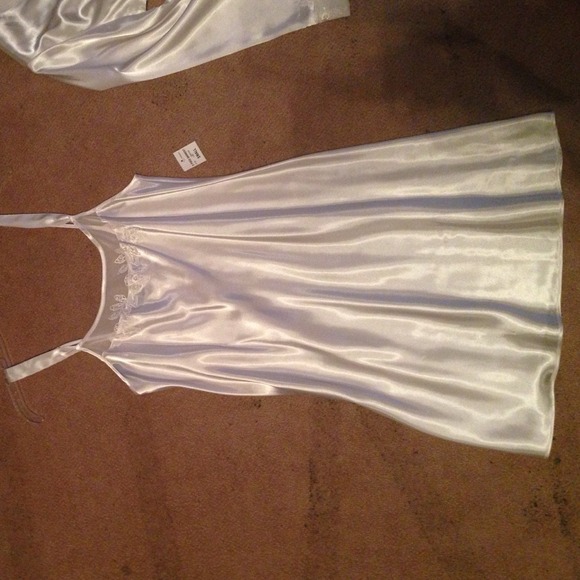 White nightgown with robe