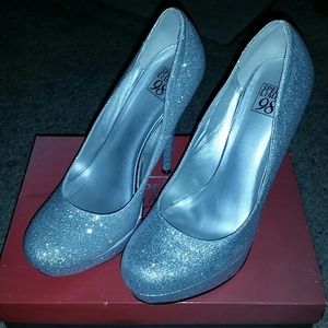 Silver glitter pumps. GREAT CONDITION!