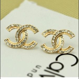 Cute earring