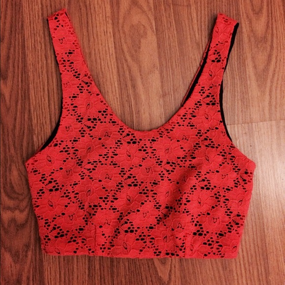 SOLD | Pink crochet crop top - Picture 2 of 3