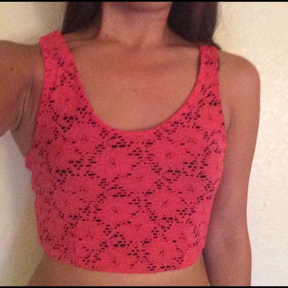 SOLD | Pink crochet crop top - Picture 3 of 3