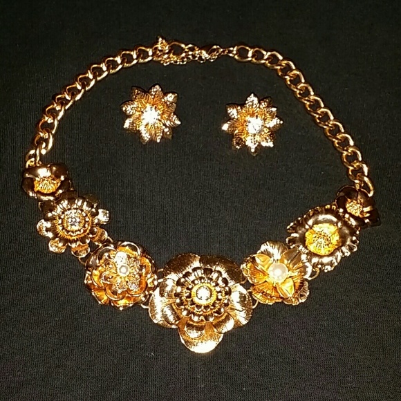 Multi Flower Necklace & Earrings