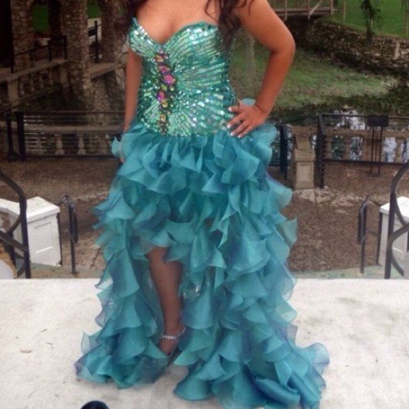 Stunning strapless prom dress. SHERRI HILL!!!