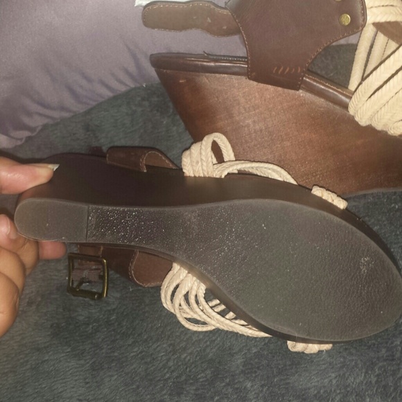 Steve Madden Brown wedges! - Picture 3 of 3