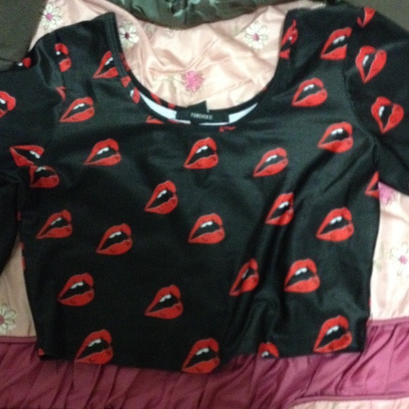 Lips crop top and leggings bundle