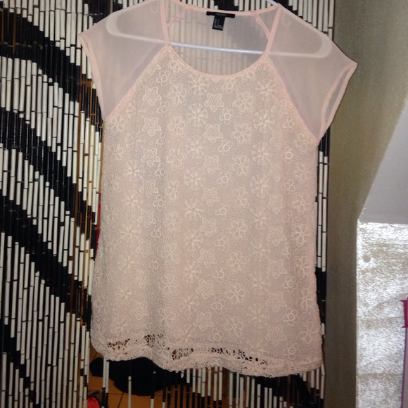 Forever 21 lace flower top sz small🍃