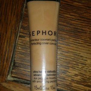 Sephora Clair light concealer.  Brand new.  Sealed