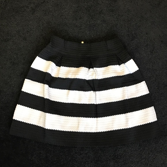 Trendy Black and White Block Skirt - Picture 4 of 6