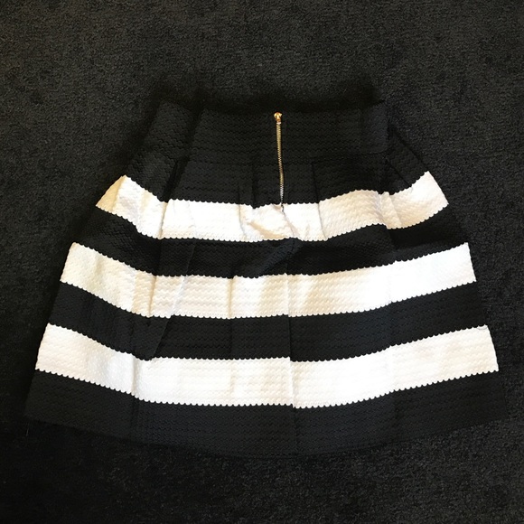 Trendy Black and White Block Skirt - Picture 6 of 6