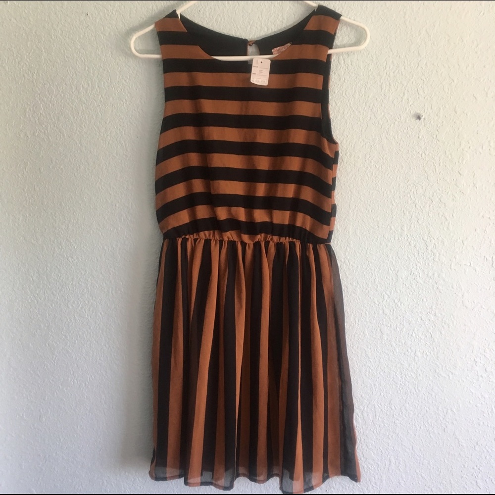 New with tag small stripped dress