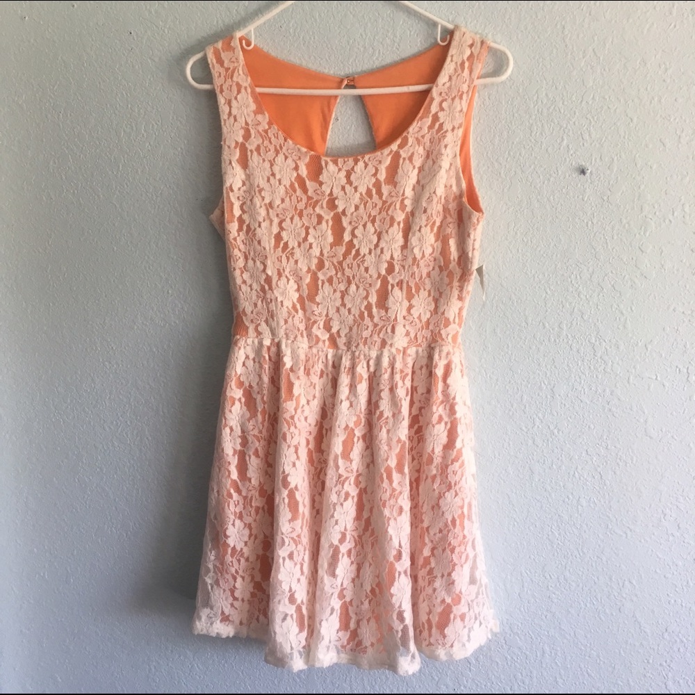 New medium laced Dres