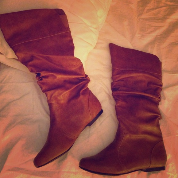 Slouchy camel color boots brand new
