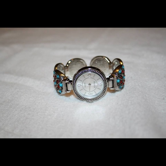 Watch - Picture 2 of 3