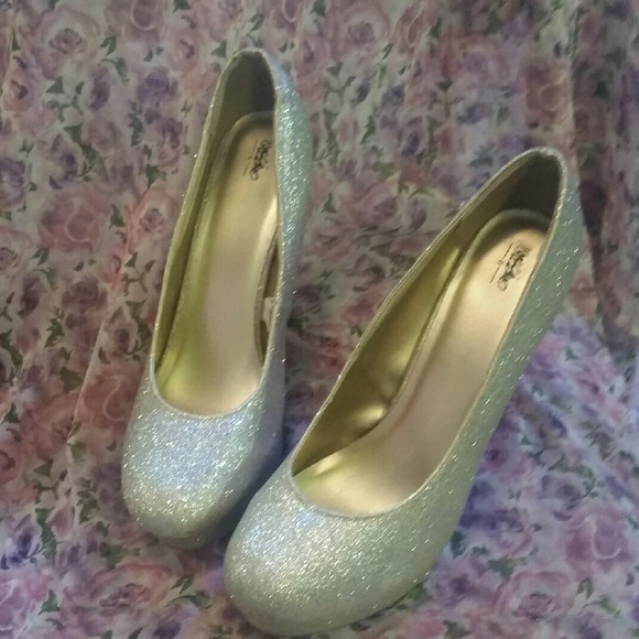 Gold shoes