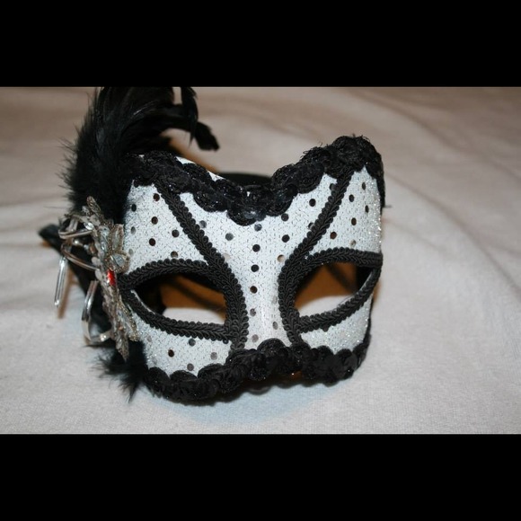 Mask - Picture 2 of 3