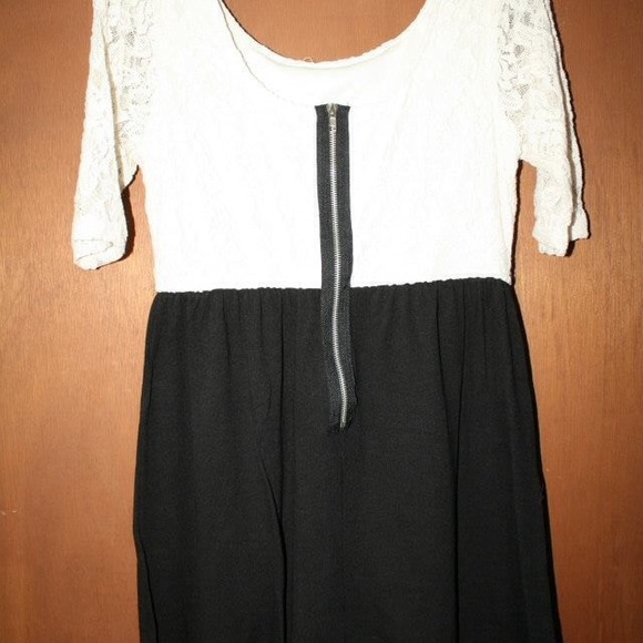 Dress - Picture 4 of 4