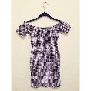 *SALE 30 🅿️🅿️* UO checkered bodycon dress💕