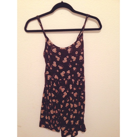 *SOLD* Brandy Melville Sunflower Nora