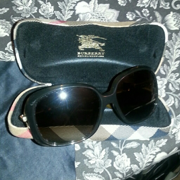 (FIRM $70) Authentic "Polarized" Burberry Sunnies