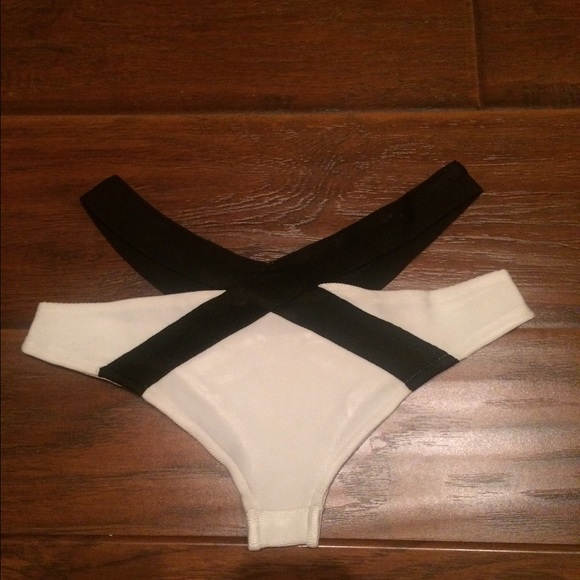 Bandage Body Con Cut Out Bikini Nwot Small large - Picture 2 of 3