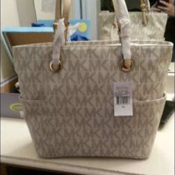 NWT Auth. MK vanilla signature tote - Picture 2 of 3