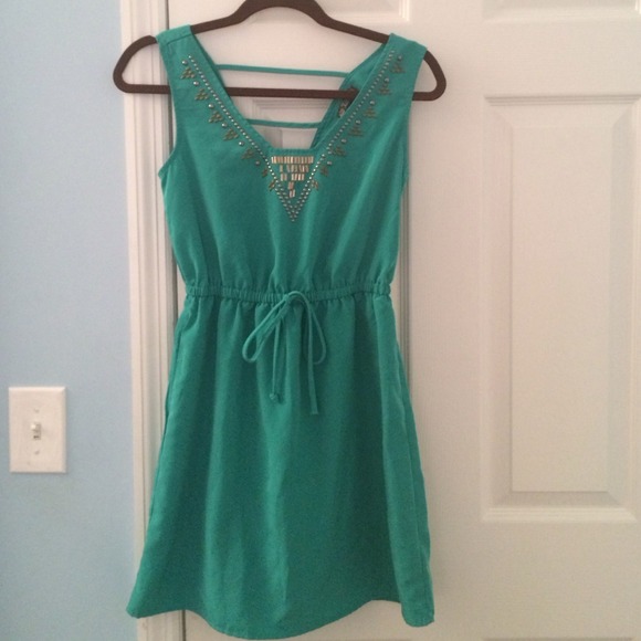 Green sundress - Picture 1 of 3
