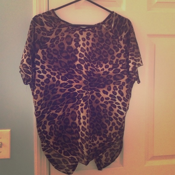 Cheetah print short sleeve top - Picture 1 of 2