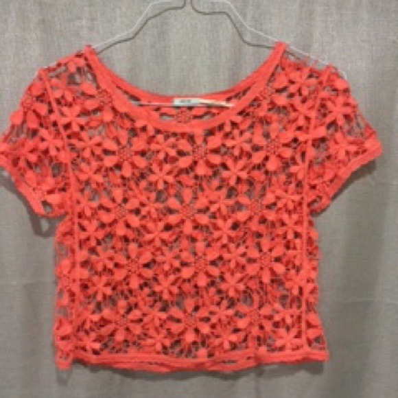 ✨SALE✨Urban Outfitters Coral Crochet Top - Picture 1 of 4