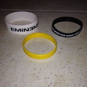 Bundle of 3 rubber bracelets