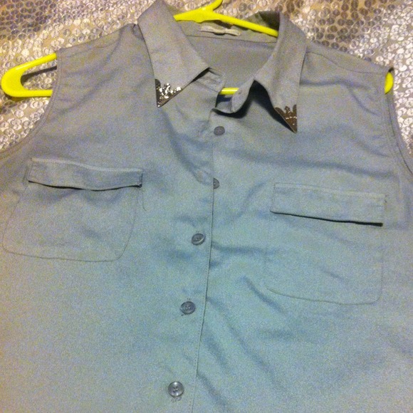 Light blue/ grey sleeveless button up