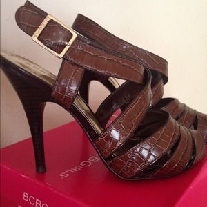 BCBGgirls Coffee Brown strappy peep toe 👠's
