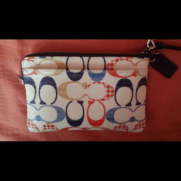 Coach small l-zip wristlet - Picture 2 of 4