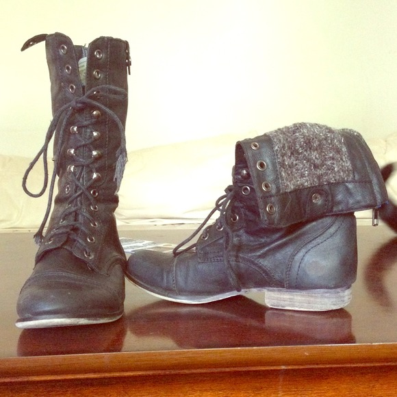 Madden Girl 6.5 combat boots, fold over feature