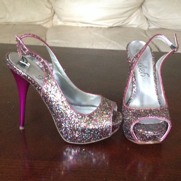 Worn once! Like new Deb sparkly pumps, size 7!