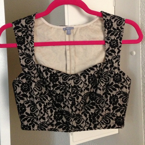 Lace crop top 🌴
