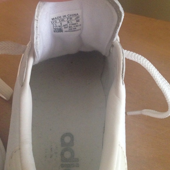 🚫SOLD 🚫White Adidas sneakers - Picture 3 of 4