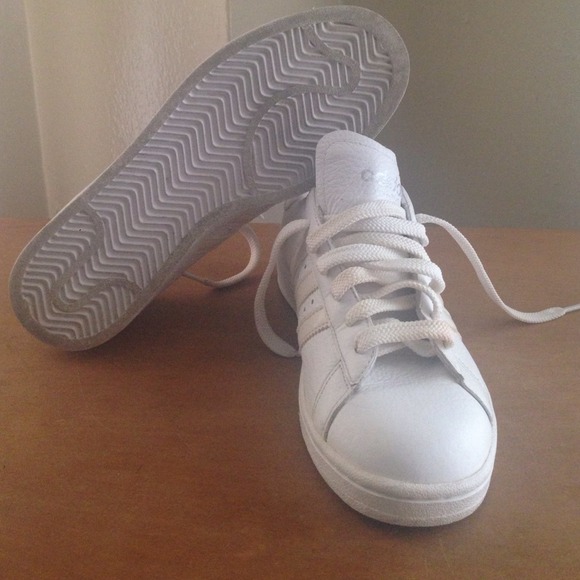 🚫SOLD 🚫White Adidas sneakers - Picture 4 of 4