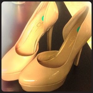 Nude Jessica Simpson pumps