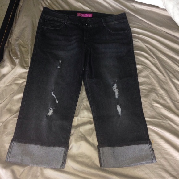 Glo jeans brand capris NWOT