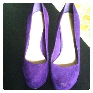 Purple suede snakeskin Aldo pumps