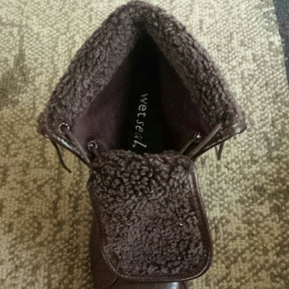 Boots - Picture 3 of 3