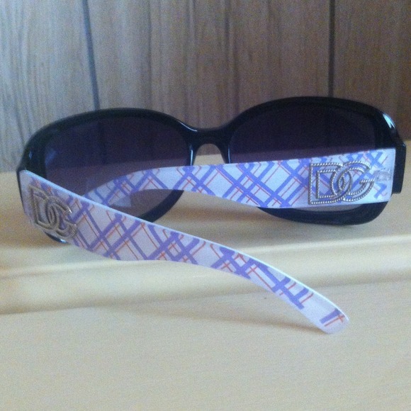 Sunglasses - Picture 3 of 4