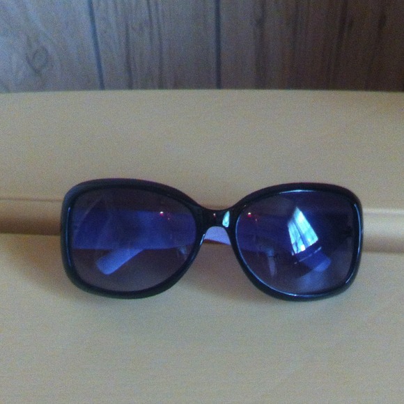 Sunglasses - Picture 4 of 4