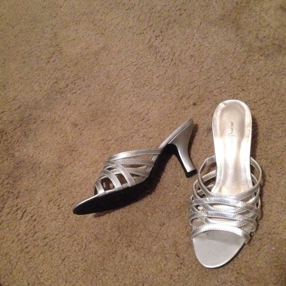 ❌On Hold - 2" silver strappy heels❌