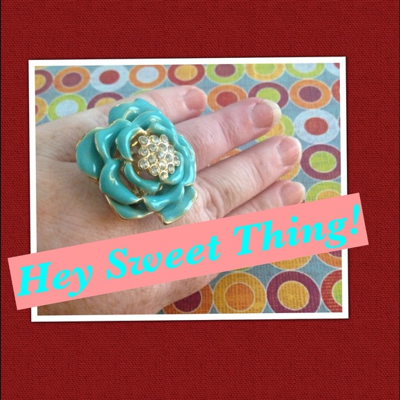 Beautiful Turquoise Enamel goldtone ring