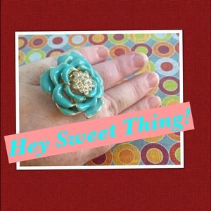 Beautiful Turquoise Enamel goldtone ring