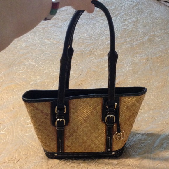 Etienne Aigner Summer Bag! - Picture 2 of 5