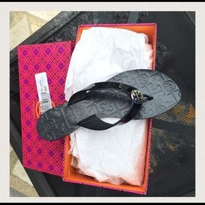🚫SOLD🚫Tory Burch Patent Flip Flops.